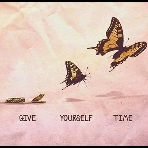 ✨LOFT green shimmery beaded teardrop earrings✨ - Picture 4 of 7